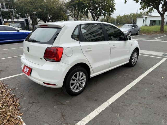 2014 Volkswagen Polo 1.6L 白色 認證車 僅跑12萬 不用出價 就能很便宜  第5張相片