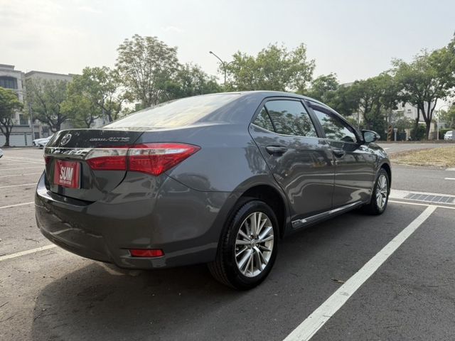2014 Toyota Corolla Altis 灰色 認證車 不用再比價 就能很便宜  第4張相片