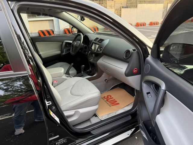 2008 Toyota RAV4 2.4 G 尊貴型 黑色 認證車 僅跑7萬9千公里 稀有低里程 不要再錯過了  第10張相片