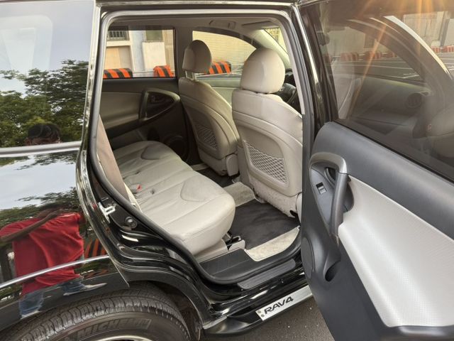 2008 Toyota RAV4 2.4 G 尊貴型 黑色 認證車 僅跑7萬9千公里 稀有低里程 不要再錯過了  第11張相片