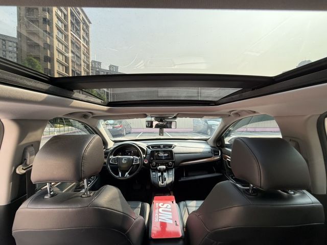 2018 Honda CR-V 1.5 S 白色 原鈑件 原廠保養 僅跑9萬公里 最頂級 不用出價 就能很便宜  第12張相片