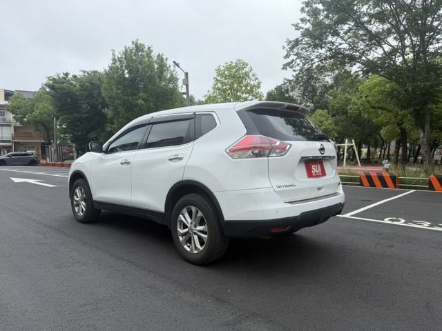 2017 Nissan X-Trail 2.0L 白色 原鈑件 CP值最高的休旅車 不用在比價 就能很便宜  第4張相片