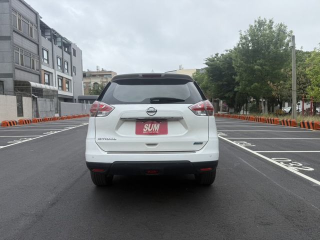 2017 Nissan X-Trail 2.0L 白色 原鈑件 CP值最高的休旅車 不用在比價 就能很便宜  第5張相片