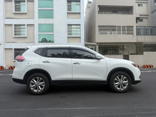 2017 Nissan X-Trail 2.0L 白色 原鈑件 CP值最高的休旅車 不用在比價 就能很便宜  第7張相片