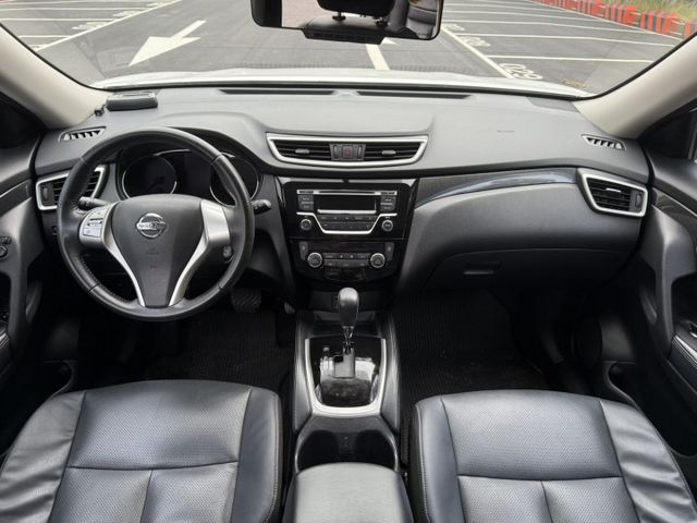 2017 Nissan X-Trail 2.0L 白色 原鈑件 CP值最高的休旅車 不用在比價 就能很便宜  第8張相片