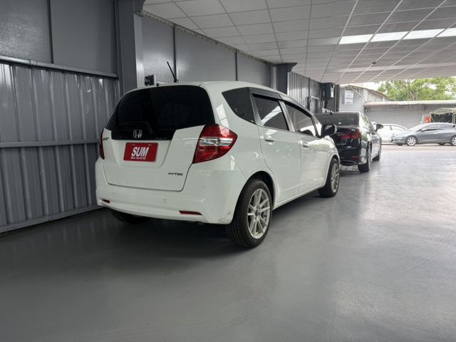 2014 Honda Fit 1.5 白色 原廠保養 全網最低價  不用在比價  第5張相片