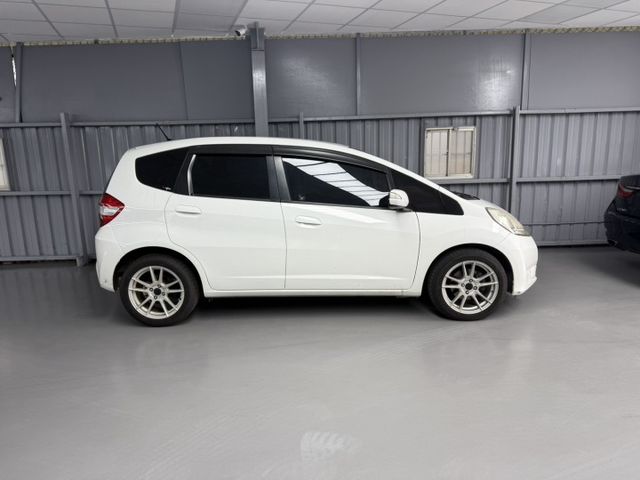 2014 Honda Fit 1.5 白色 原廠保養 全網最低價  不用在比價  第6張相片