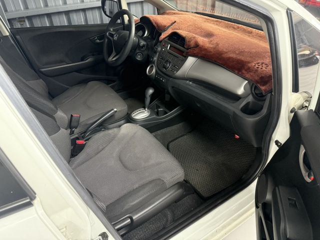 2014 Honda Fit 1.5 白色 原廠保養 全網最低價  不用在比價  第9張相片