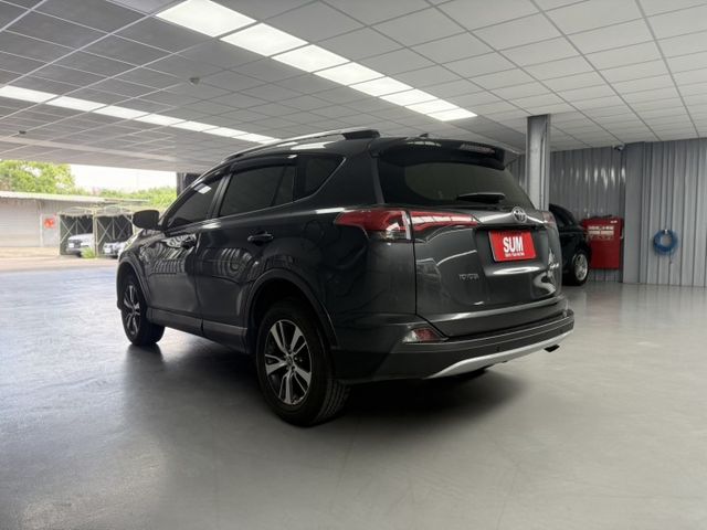2016 Toyota RAV4 2.0L 灰色 認證車 僅跑11萬 原廠保養 全網最低價 不用在比價  第3張相片