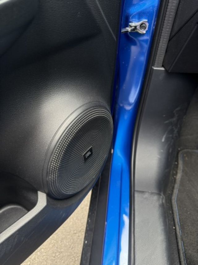 2023年 Kicks 1.6頂級 原鈑件 潮流版 限量300台 JBL 音響 白屋頂 +藍色 雙色 新價格 全網最低價  第10張相片