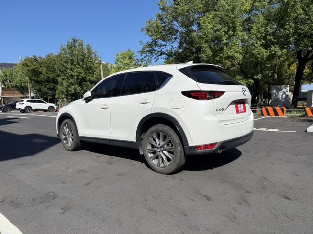 2021年CX-5 2.0 旗艦型 白色 僅跑7萬 原鈑件 原廠保養 頂級 BOSE 音響 新價格 保證全網最便宜  第4張相片