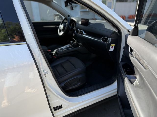 2021年CX-5 2.0 旗艦型 白色 僅跑7萬 原鈑件 原廠保養 頂級 BOSE 音響 新價格 保證全網最便宜  第10張相片
