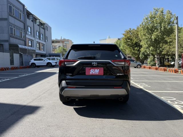 2022 Toyota RAV4 2.0旗艦 小改款  黑色 原鈑件 僅跑8萬 全網最低價 不用在比價  第5張相片