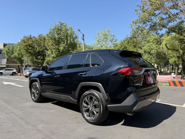 2022 Toyota RAV4 2.0旗艦 小改款  黑色 原鈑件 僅跑8萬 全網最低價 不用在比價  第6張相片