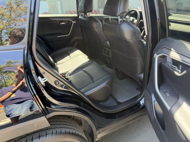 2022 Toyota RAV4 2.0旗艦 小改款  黑色 原鈑件 僅跑8萬 全網最低價 不用在比價  第12張相片