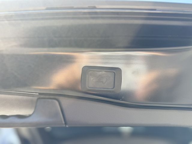 2022 Toyota RAV4 2.0旗艦 小改款  黑色 原鈑件 僅跑8萬 全網最低價 不用在比價  第17張相片