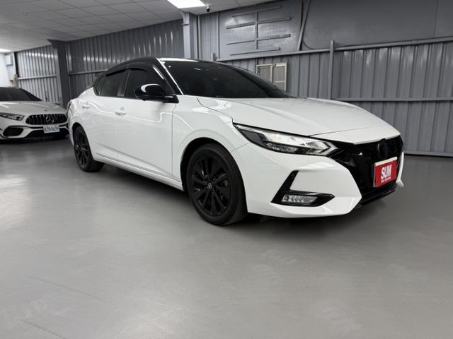 2022年 Sentra 1.6 白色 最頂級 黑爵士 全台限量400台 JBL音響  原鈑件 原廠保養 僅2萬  第3張相片