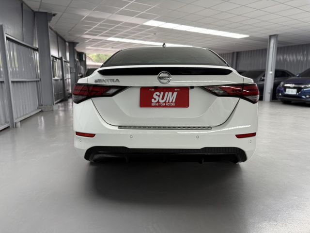 2022年 Sentra 1.6 白色 最頂級 黑爵士 全台限量400台 JBL音響  原鈑件 原廠保養 僅2萬  第5張相片
