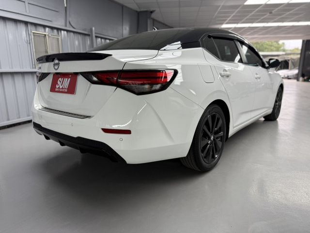 2022年 Sentra 1.6 白色 最頂級 黑爵士 全台限量400台 JBL音響  原鈑件 原廠保養 僅2萬  第6張相片