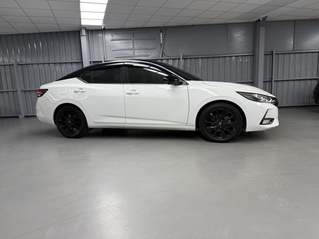 2022年 Sentra 1.6 白色 最頂級 黑爵士 全台限量400台 JBL音響  原鈑件 原廠保養 僅2萬  第7張相片