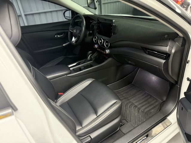 2022年 Sentra 1.6 白色 最頂級 黑爵士 全台限量400台 JBL音響  原鈑件 原廠保養 僅2萬  第11張相片