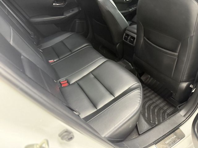 2022年 Sentra 1.6 白色 最頂級 黑爵士 全台限量400台 JBL音響  原鈑件 原廠保養 僅2萬  第12張相片