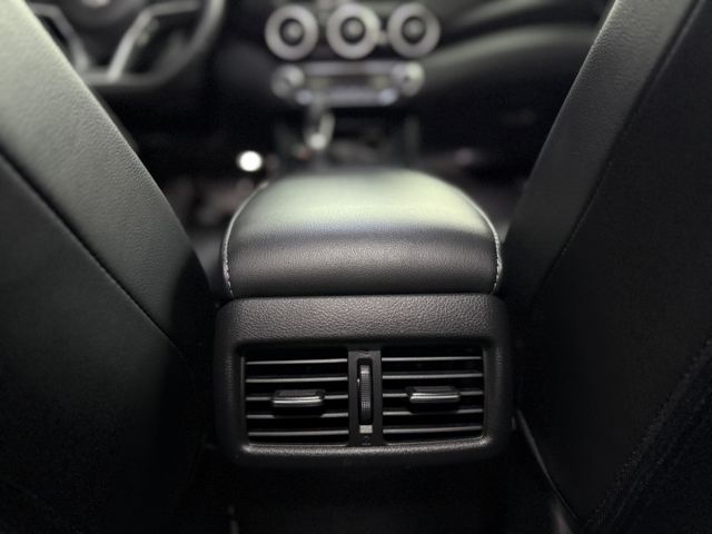 2022年 Sentra 1.6 白色 最頂級 黑爵士 全台限量400台 JBL音響  原鈑件 原廠保養 僅2萬  第14張相片