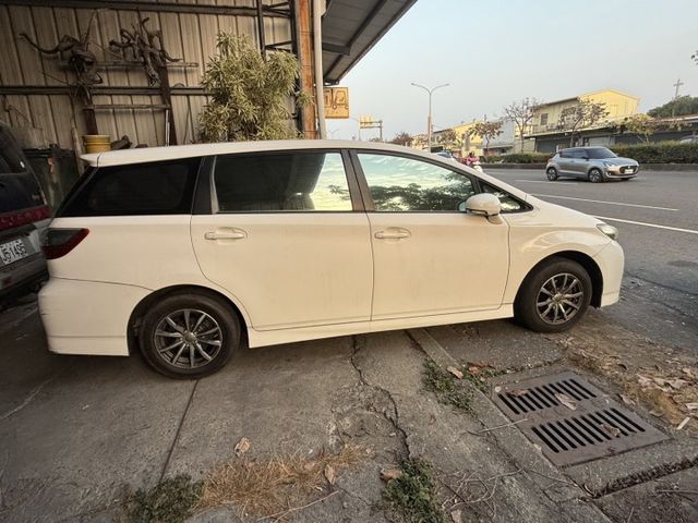 2011 Toyota Wish 白色 認證車 絕版七人座 僅跑14萬 新價格 保證便宜  第4張相片
