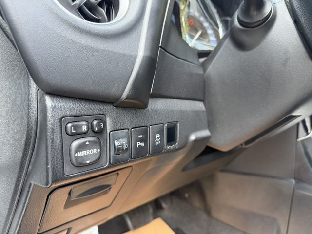 2017年 Altis 1.8 白色 原鈑件 免鑰使啟動 新價格 保證最便宜 不用在比價  第13張相片