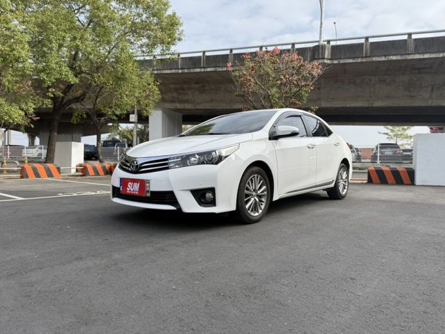 2013年 Altis 1.8尊爵版 白色 大改款 最頂級 原鈑件 僅跑12萬 新價格 不用在比價 就能很便宜  第1張相片