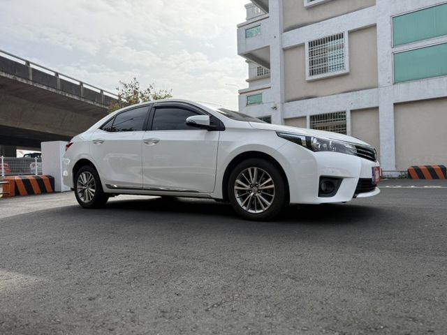 2013年 Altis 1.8尊爵版 白色 大改款 最頂級 原鈑件 僅跑12萬 新價格 不用在比價 就能很便宜  第3張相片