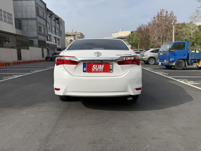 2013年 Altis 1.8尊爵版 白色 大改款 最頂級 原鈑件 僅跑12萬 新價格 不用在比價 就能很便宜  第4張相片