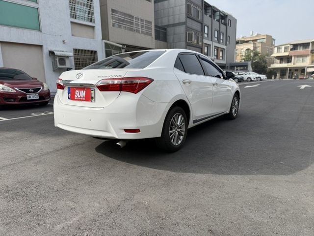 2013年 Altis 1.8尊爵版 白色 大改款 最頂級 原鈑件 僅跑12萬 新價格 不用在比價 就能很便宜  第5張相片