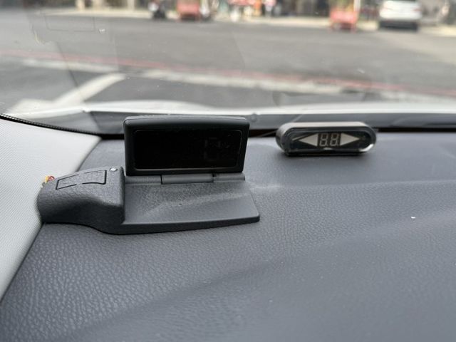 2013年 Altis 1.8尊爵版 白色 大改款 最頂級 原鈑件 僅跑12萬 新價格 不用在比價 就能很便宜  第15張相片