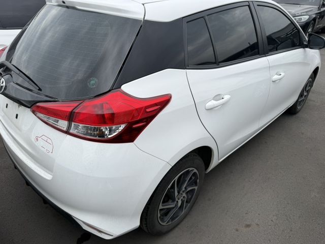 2023 Toyota Yaris 1.5L 白色 原鈑件 末代精裝車 配備 7安  新價格 保證不用在比價 就能很便宜  第3張相片