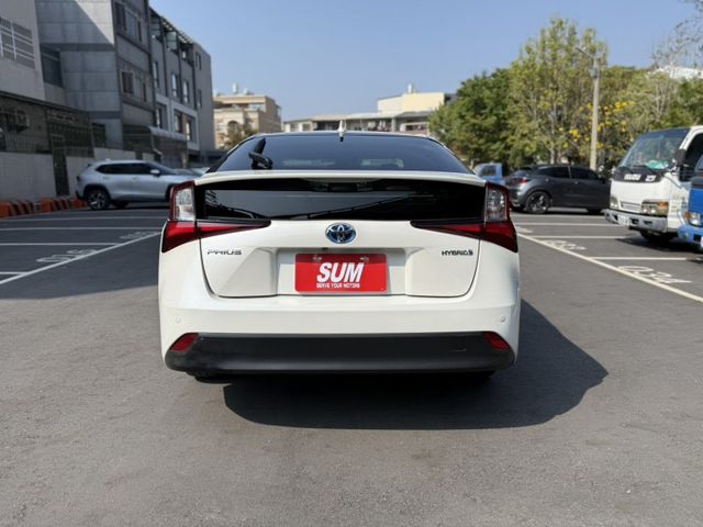 2019年 Prius Hybrid 1.8 白色 原鈑件 原廠保養 僅跑9萬 電池原廠 8年16萬公里保固 新價格  第5張相片