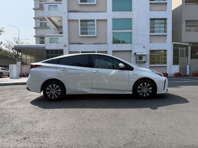 2019年 Prius Hybrid 1.8 白色 原鈑件 原廠保養 僅跑9萬 電池原廠 8年16萬公里保固 新價格  第7張相片