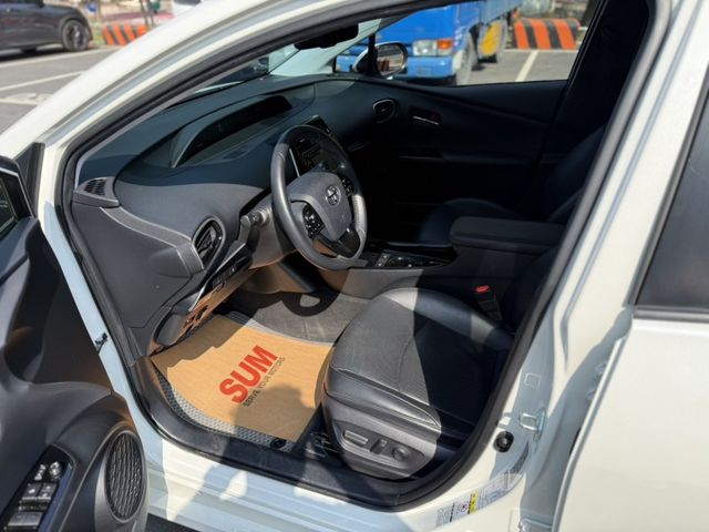 2019年 Prius Hybrid 1.8 白色 原鈑件 原廠保養 僅跑9萬 電池原廠 8年16萬公里保固 新價格  第10張相片