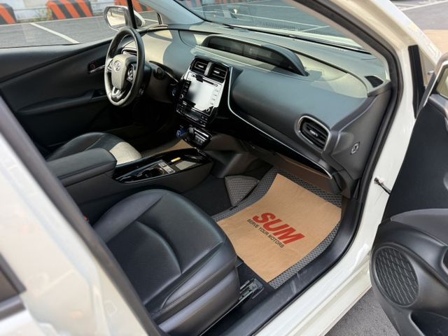 2019年 Prius Hybrid 1.8 白色 原鈑件 原廠保養 僅跑9萬 電池原廠 8年16萬公里保固 新價格  第11張相片