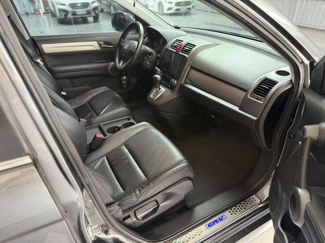 2011年 CR-V 2.4 VTi-S 灰色 4WD 最頂級 限量300台 原廠空力套件 新價格 保證便宜  第7張相片