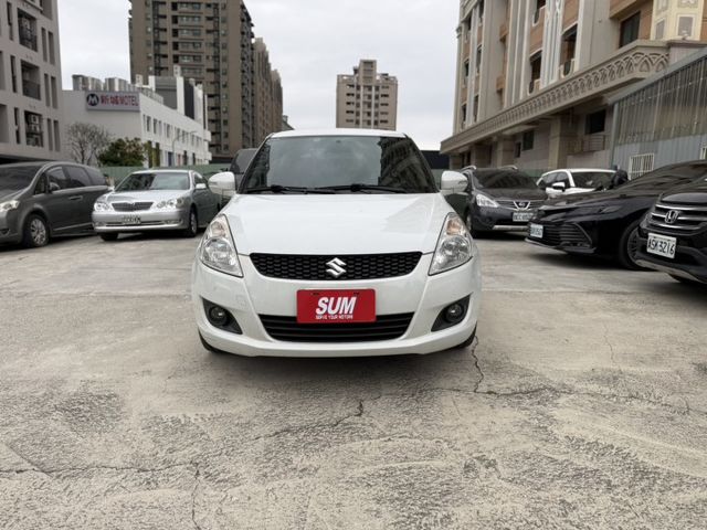 2013 Suzuki Swift 1.4L 白色 原鈑件 原廠保養 僅跑11萬 新價格 保證便宜  第2張相片