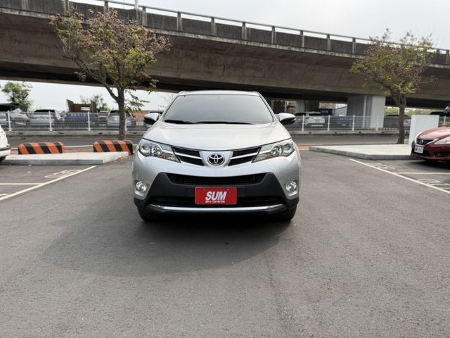 2014 Toyota RAV4 2.0L 銀色 頂級 原鈑件 原廠保養 僅跑13萬 新價格 保證便宜  第2張相片