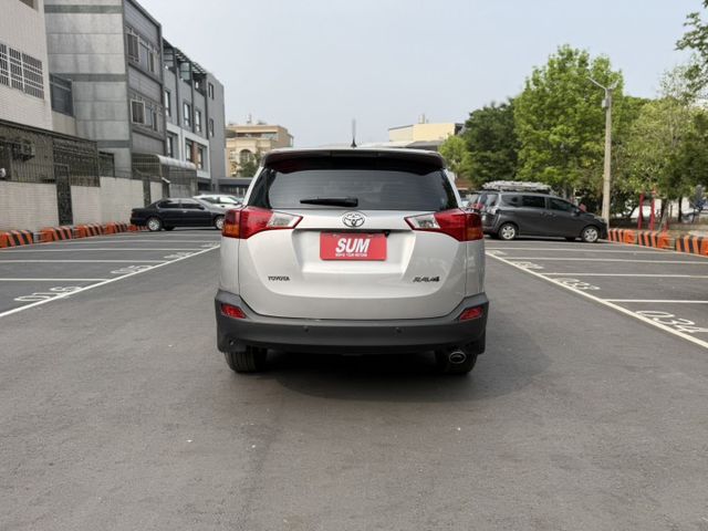 2014 Toyota RAV4 2.0L 銀色 頂級 原鈑件 原廠保養 僅跑13萬 新價格 保證便宜  第5張相片