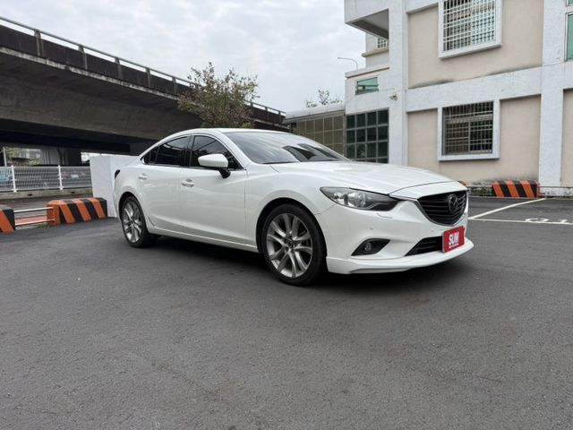 2014 Mazda 6  白色 原鈑件 原廠保養 僅跑8萬 只有出一批 稀有 跟車系統 原廠引擎終生保固 保證便宜  第3張相片