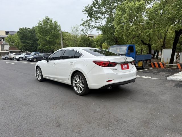 2014 Mazda 6  白色 原鈑件 原廠保養 僅跑8萬 只有出一批 稀有 跟車系統 原廠引擎終生保固 保證便宜  第4張相片