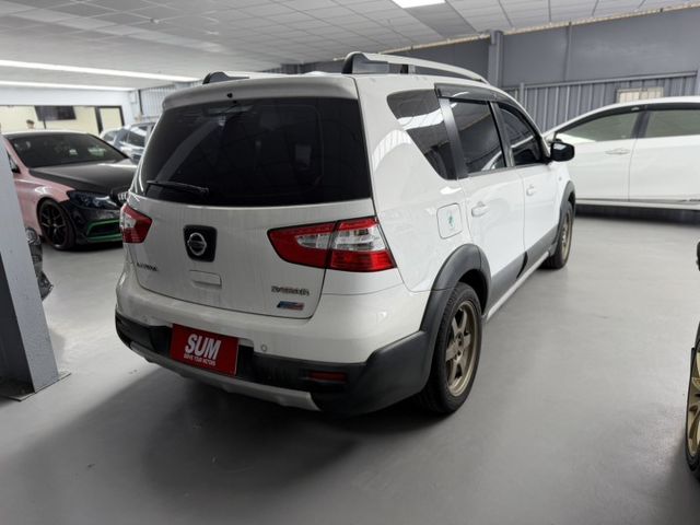 2015年 Livina 1.6豪華版 白色 原鈑件 原廠保養 新價格 超級便宜  第3張相片