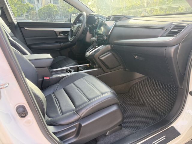 2022年CR-V 1.5 VTi-S 白色 原鈑件 僅跑5萬 原廠保固到 2027年3月 全網最低價 不用在比價  第10張相片