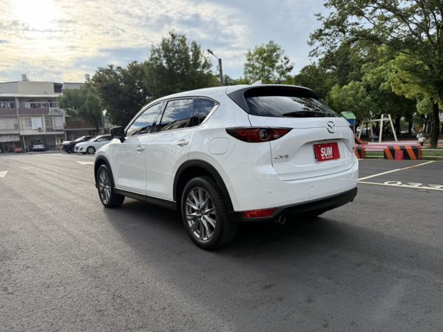 2021年CX-5 2.0 旗艦型 白色 僅跑7萬 原鈑件 原廠保養 頂級 BOSE 音響 新價格 保證全網最便宜  第4張相片