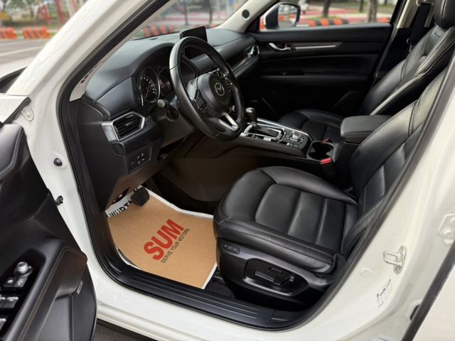 2021年CX-5 2.0 旗艦型 白色 僅跑7萬 原鈑件 原廠保養 頂級 BOSE 音響 新價格 保證全網最便宜  第9張相片