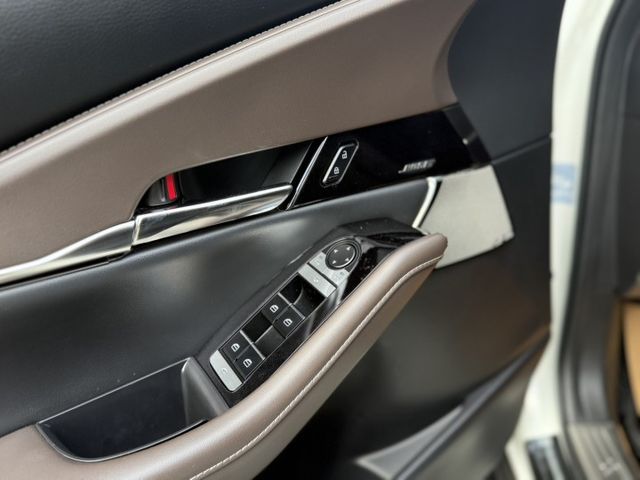 2019年 CX-30 最頂級 白色 原鈑件 BOSE 音響 新價格 保證全網 最便宜  第14張相片